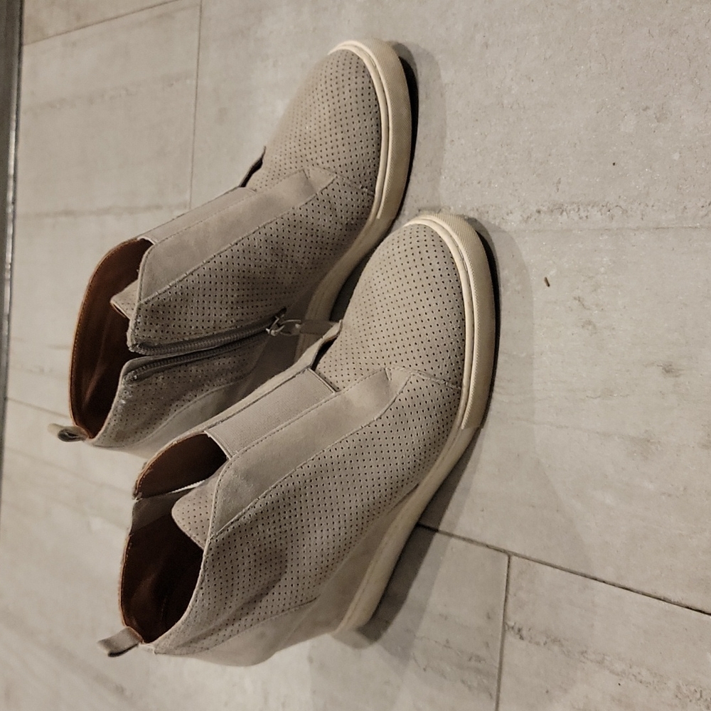 Linea Paolo suede wedges used in great condition